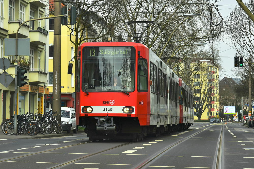 2330 auf dem Lindenthalgürtel  am 02.04.2018.
