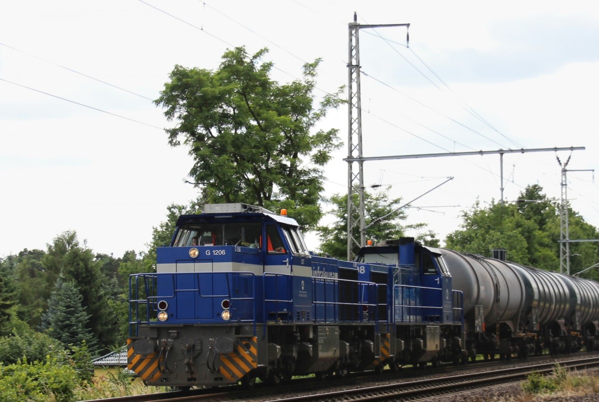 23.6.2014 vor Zepernick. Lok 207 + 208 von Infraleuna Richtung Angermünde / Stendell.