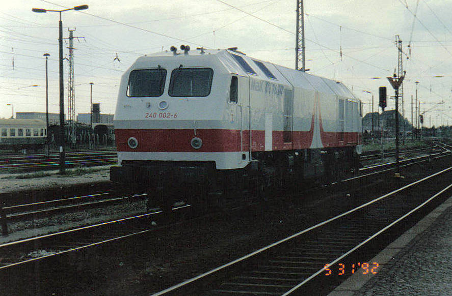 240 002-6 im Bahnhof Cottbus 31.05.1992 Scanfoto: Uwe Wüstenhagen