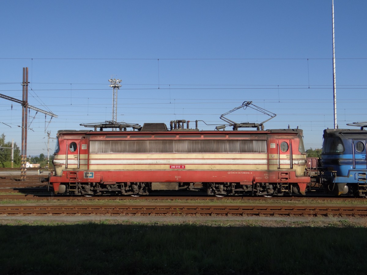 240 010-9 zusehen am 02.10.13 in Cheb.