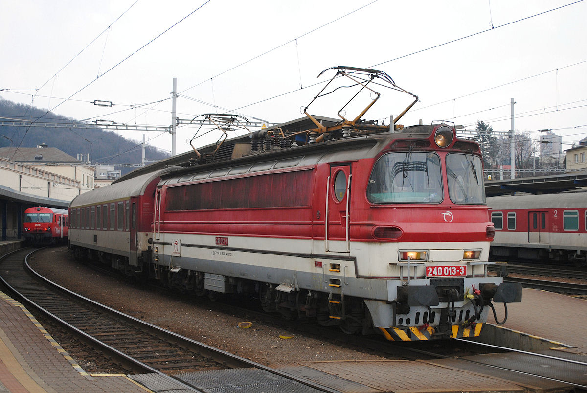 240 013-3, Bratislava hlavna stanica. (28.02.2015)