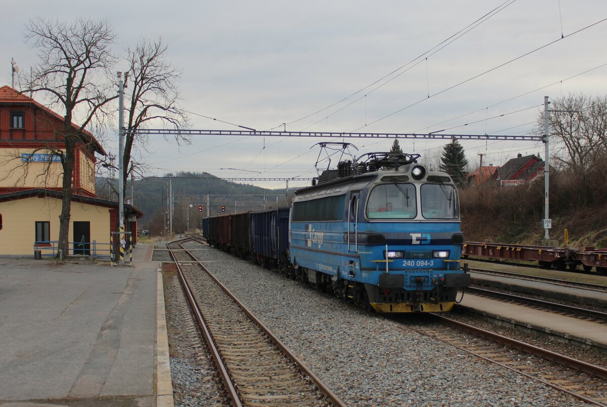 240 094-3 als Pn 62650 zu sehen am 21.02.23 in Starý Plzenec.