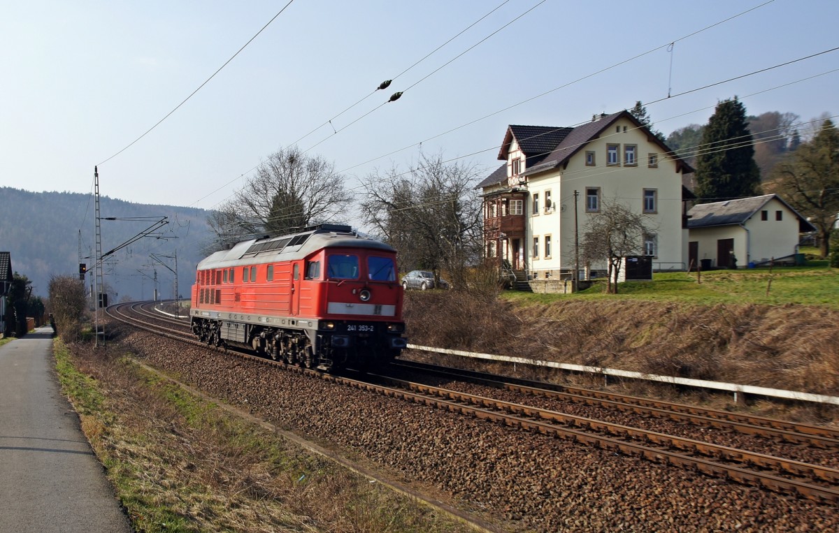 241 353 als Lz kurz vor dem Haltepunkt Kurort Rathen. Aufgenommen am 24.03.2015