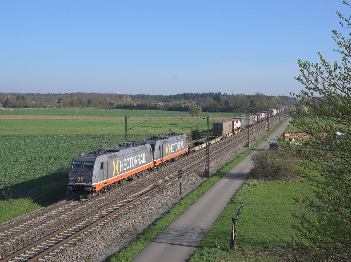 241.003 und 241.001 mit DGS 43567 von Krefeld-Linn nach Mortara in Richtung Süden.(Stutensee-Friedrichstal 7.4.2018). 
