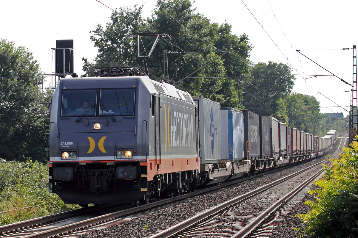 241.006 am BÜ KM27,298 auf der Hamm-Osterfelder Strecke in Recklinghausen 31.7.2015
