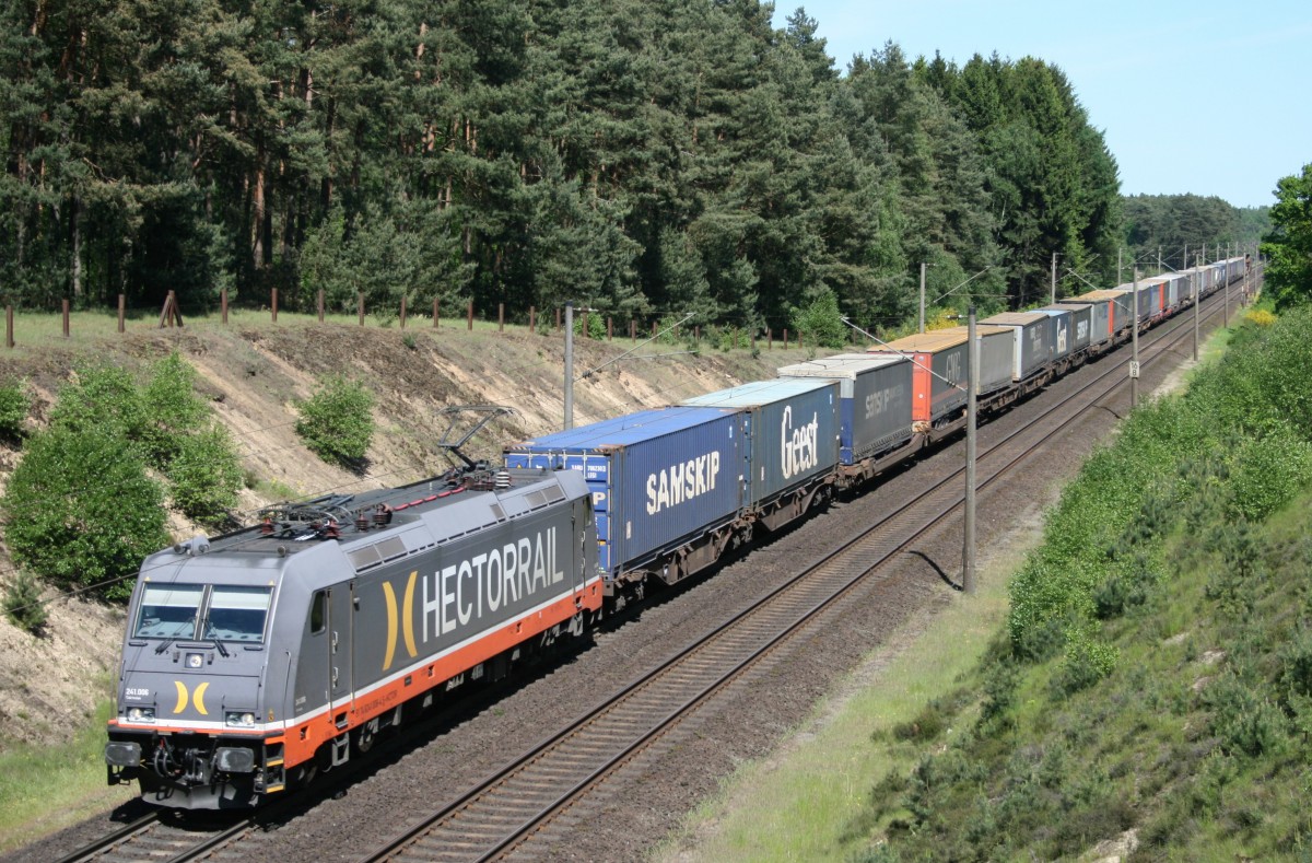 241.006 mit DGS 42703 (Hectorrail, Katrineholm–Krefeld-Uerdingen) am 16.05.2014 zwischen Maschen Rbf und Jesteburg