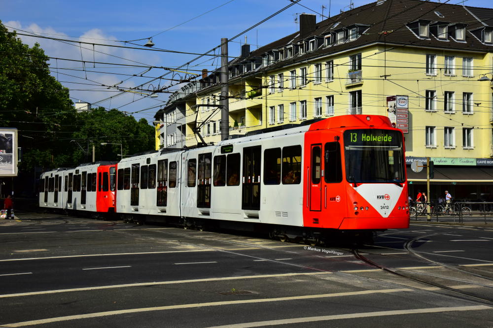 2412 auf der Kreuzung Aachener Str./Gürtel am 05.09.2014.