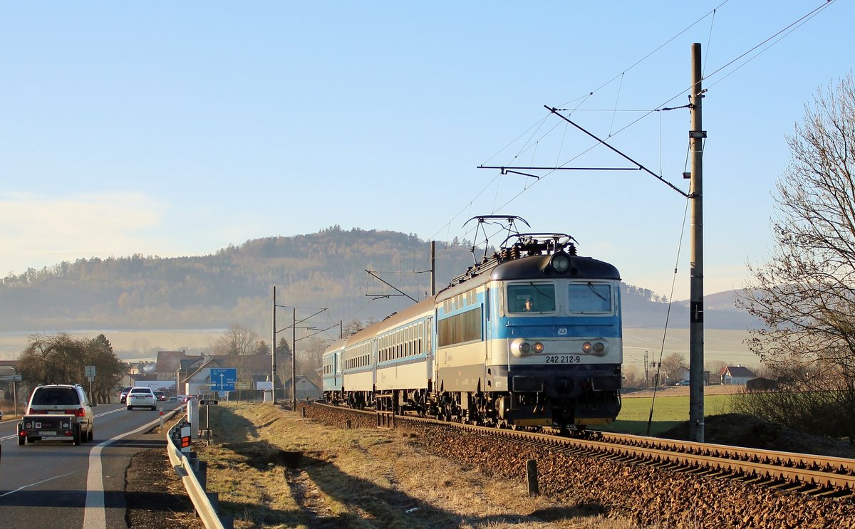 242 212-9 mit Os 7515 zu sehen am 31.01.19 in Borovy.
