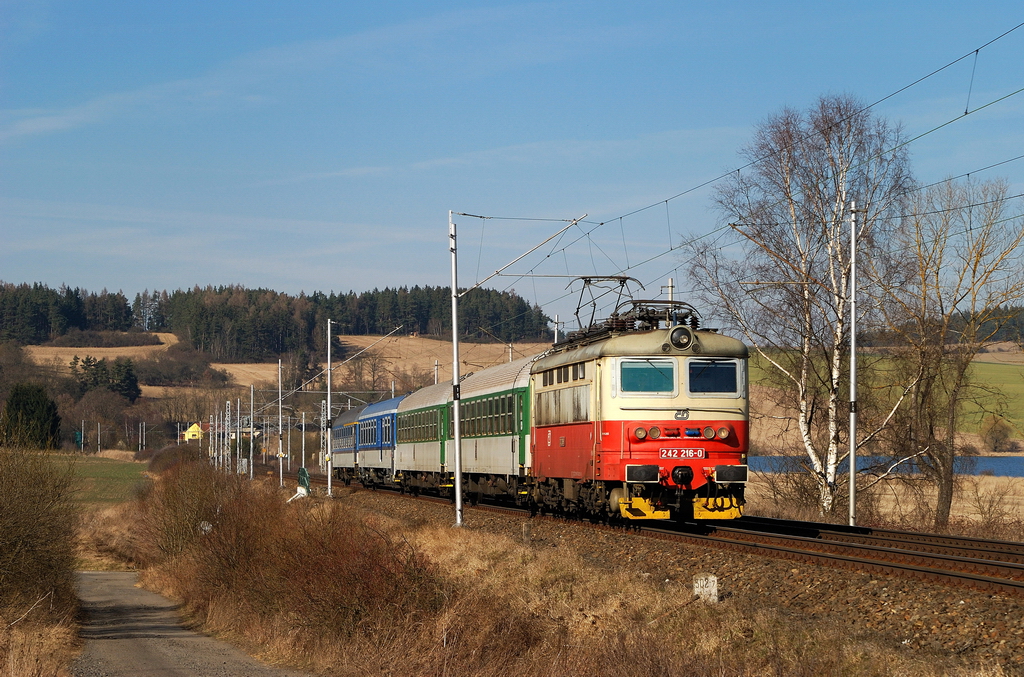 242 216 mit R 669 bei Kovcin (10.03.2014)