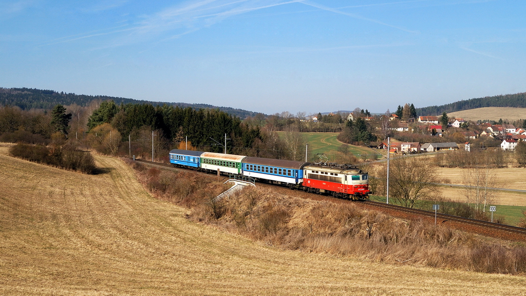 242 218 mit Os 8949 bei Srby (10.03.2014)