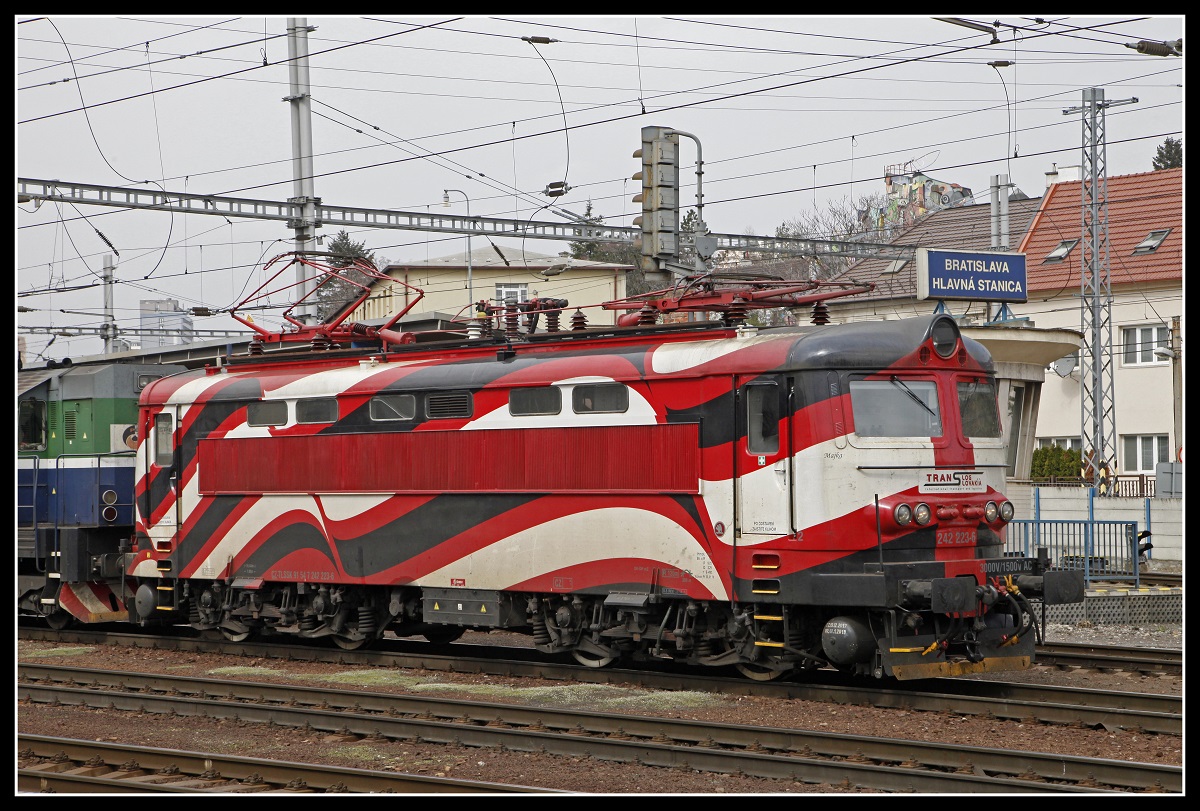 242 223 in Bratislava Hlavna Stanice am 25.03.2019.