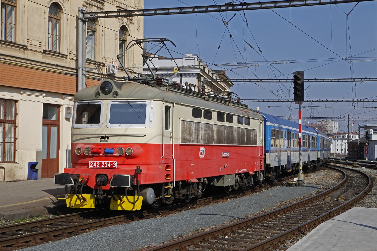 242 234 in Brno hlavi nadrazi am 13.03.2017.