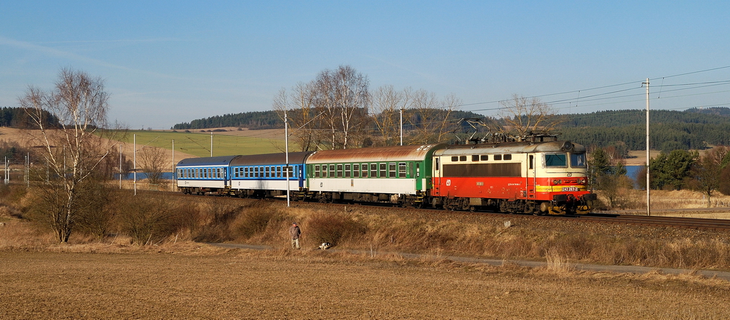 242 263 mit Sp 1967 bei Kovcin (10.03.2014)