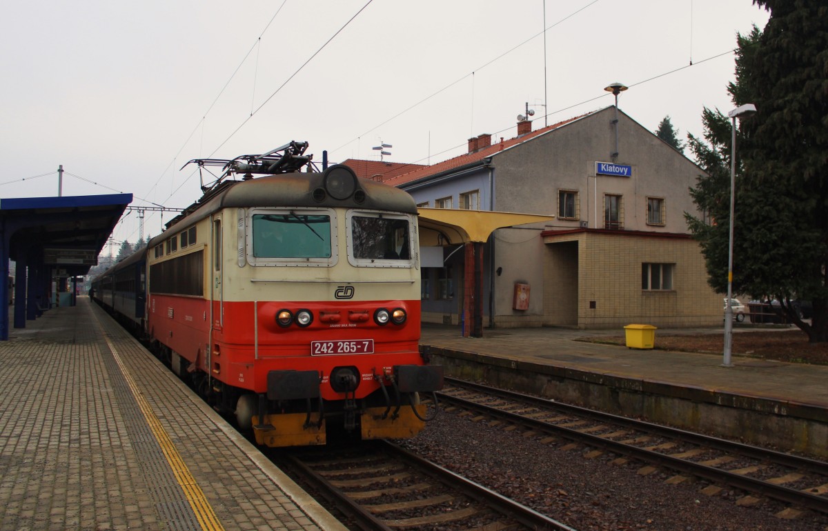 242 265-7 zu sehen am 07.02.16 mit dem mit OS 7504 in Klatovy.