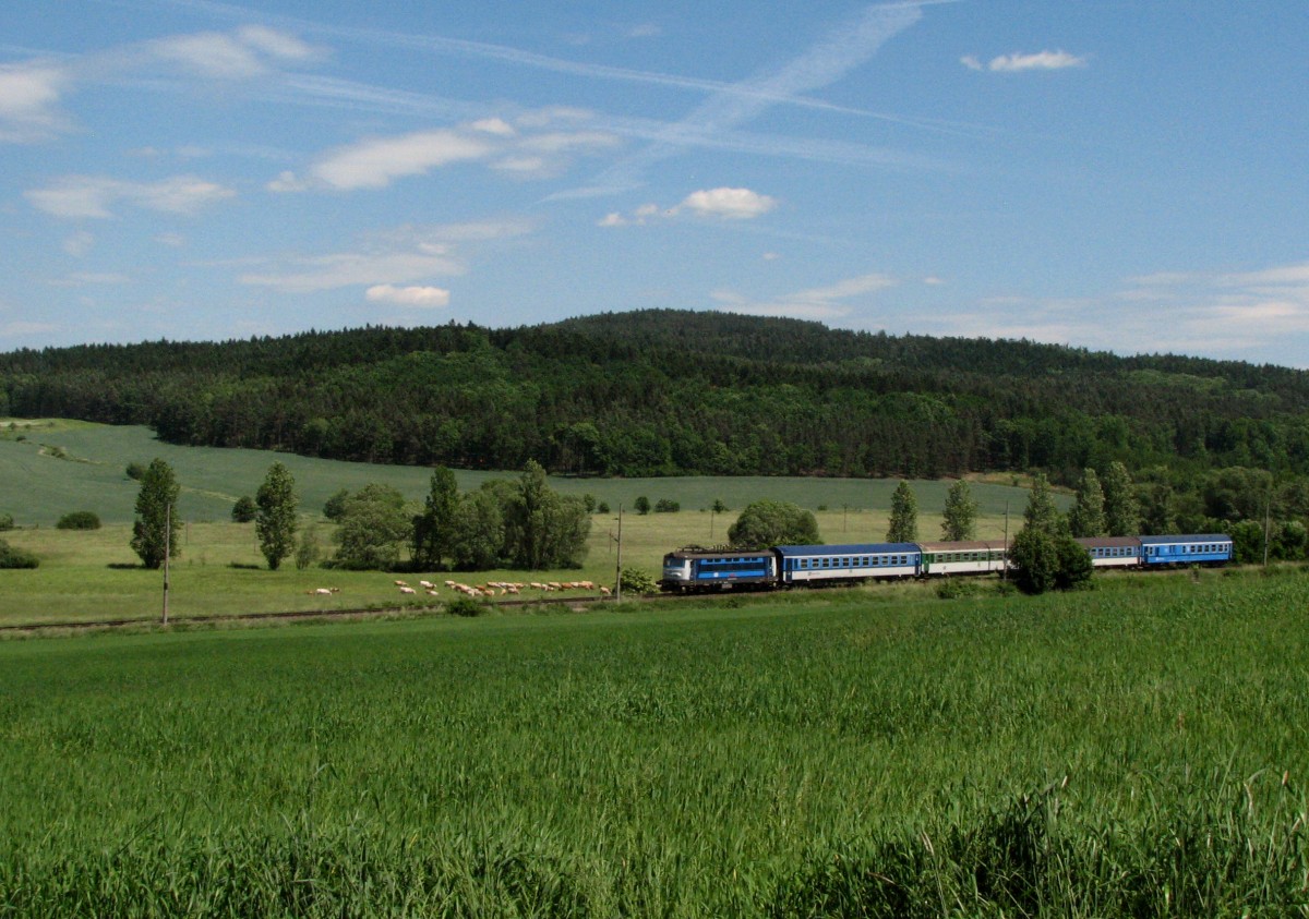 242 269-9 vor Dehtín in Richtung Plzeň,03.06.2015