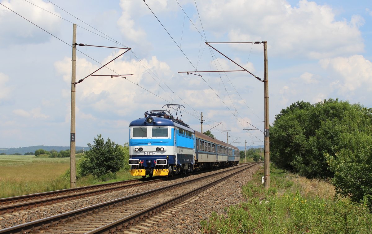 242 276-4 mit Sp 1989 zu sehen am 08.06.18 bei Vokov.