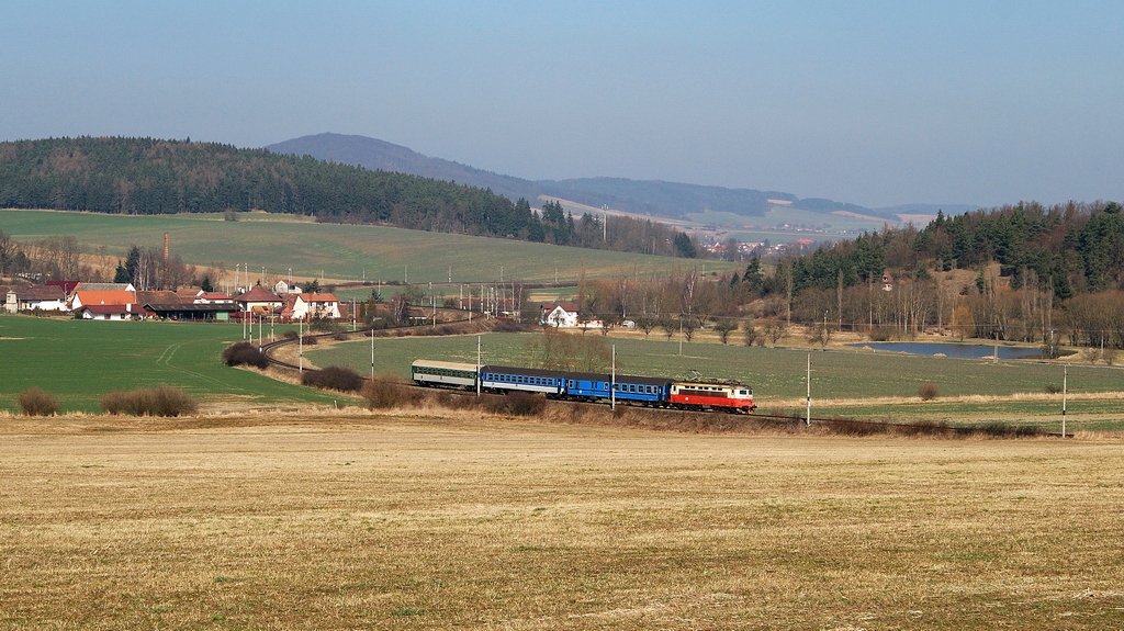242 277 mit Os 7514 bei Dehtin (10.03.2014)