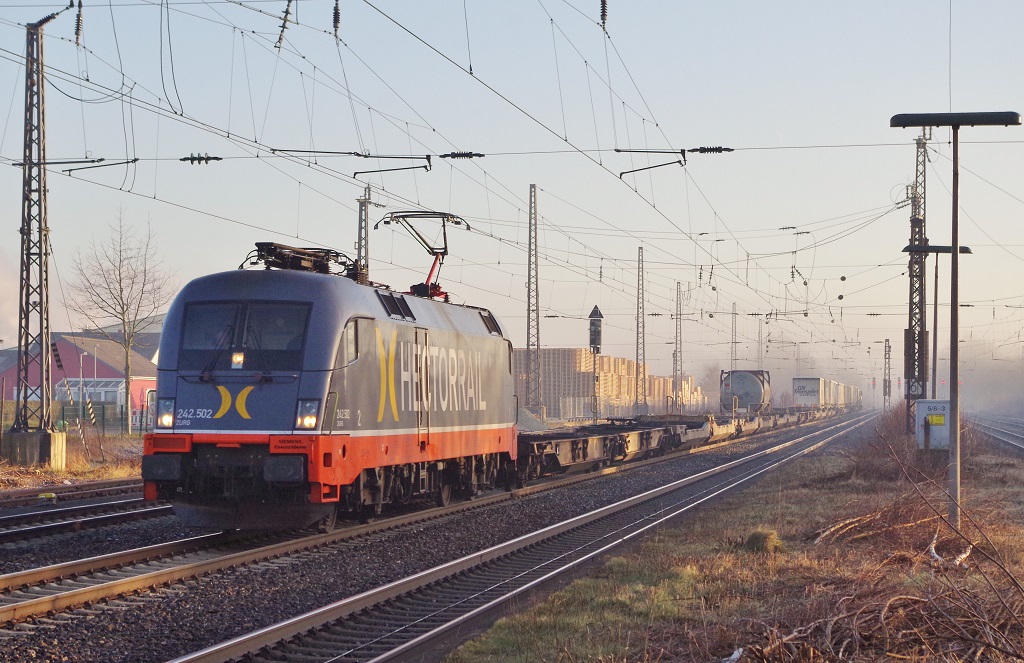 242 502  Zurg  Hectorrail mit Klv am 08.03.2014 in Bassum gen Osnabrück. 