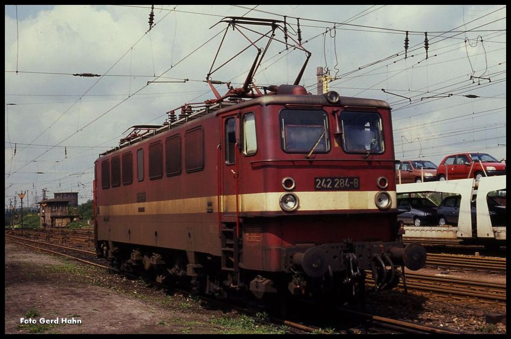 242284 solo am 7.6.1991 im Bahnhof Glauchau.
