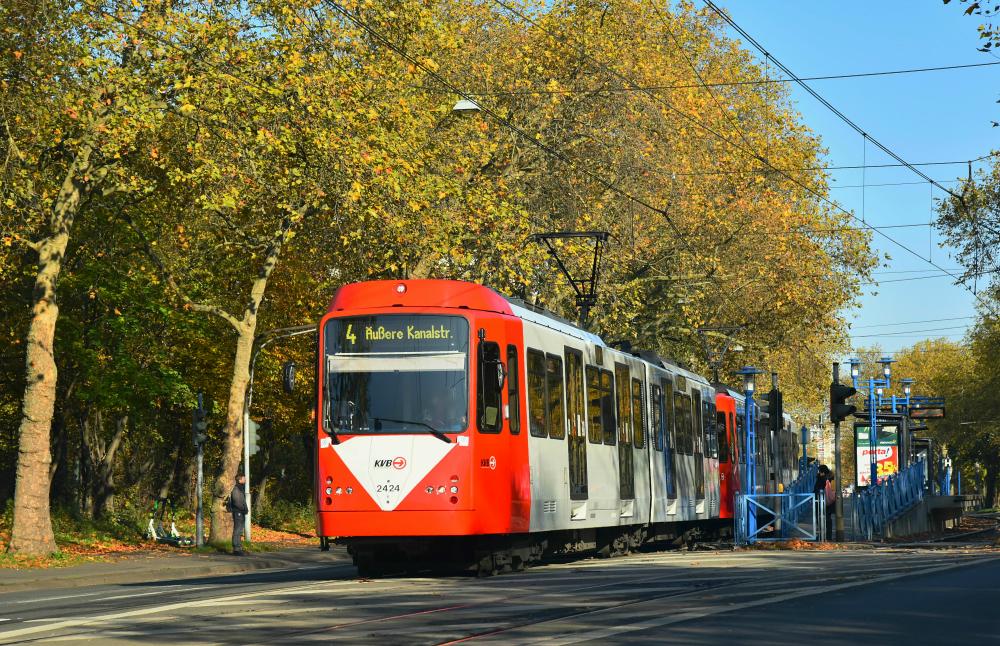 2424 an der Haltestelle Grünstraße am 10.11.2019.