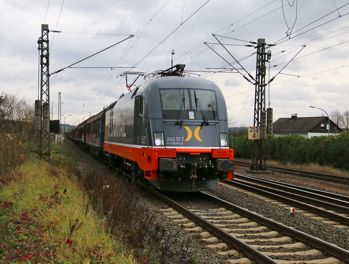 242.517  Fitzgerald  bespannte am 14.11.2015 einen H-Wagen-Zug in Fahrtrichtung Kassel. Aufgenommen in Lispenhausen.