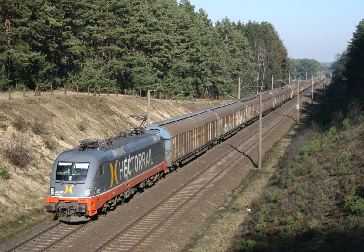 242.517 mit DGS 45685 (Hectorrail, Malm–Dortmund-Scharnhorst) am 06.03.2013 zwischen Maschen Rbf und Jesteburg
