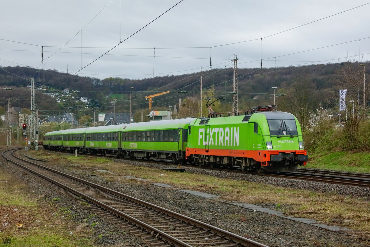 242.517 mit Flixtrain nach Hamburg in Wuppertal Steinbeck, am 29.03.2024.