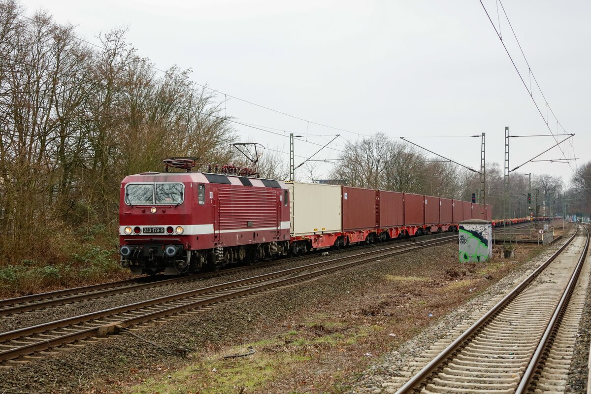 243 179-9 DR mit Containerzug in Gelsenkirchen Buer Nord, Januar 2023.