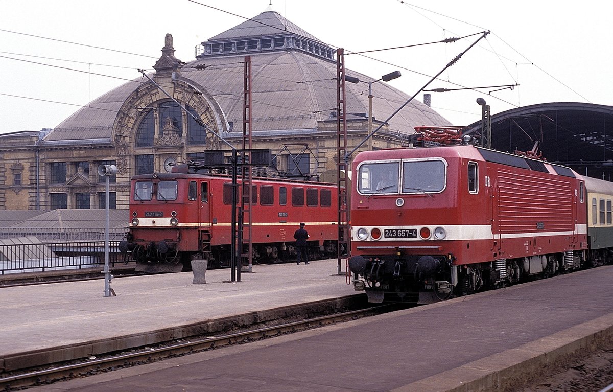  243 657 + 242 116  Halle  05.03.91