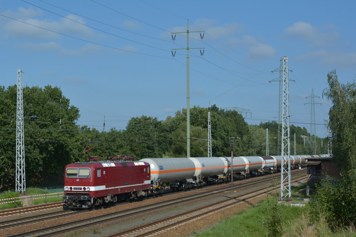 243 972 von Delta Rail, fuhr von Frankfurt Oderbrücke, über Dietersdorf nach Magdeburg, weiter in Richtung Westen. 02.09.2021