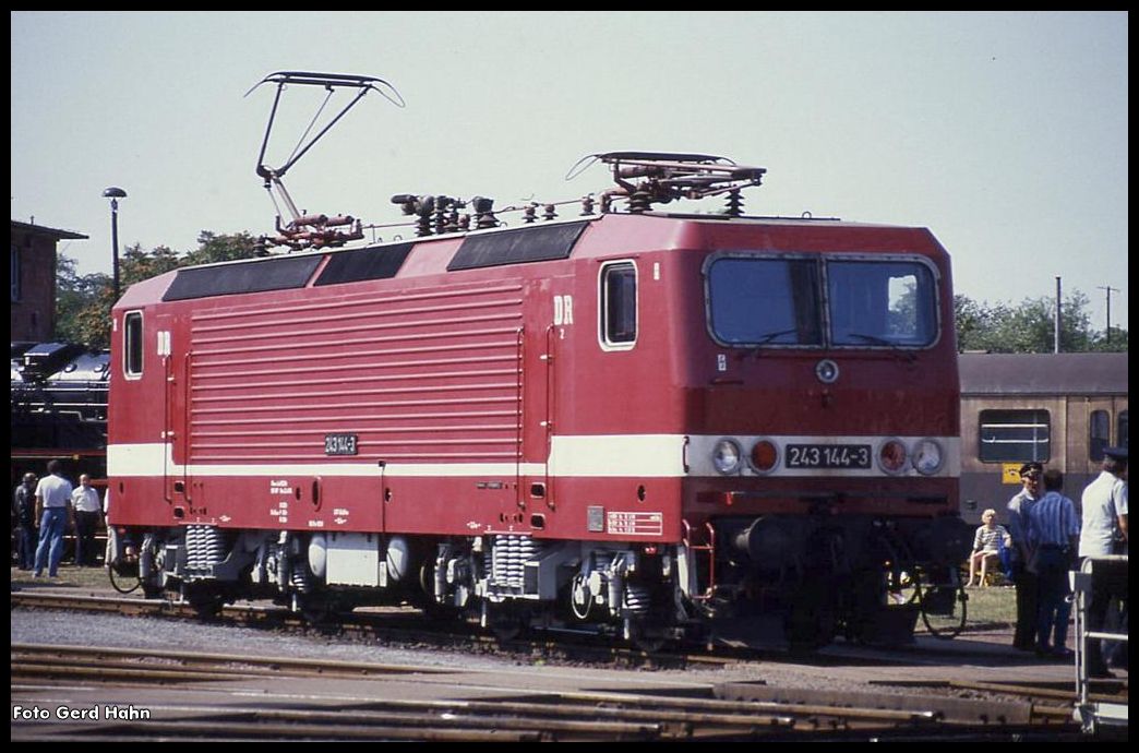 243144 als Ausstellungsstück am 26.8.1990 im BW Magdeburg.