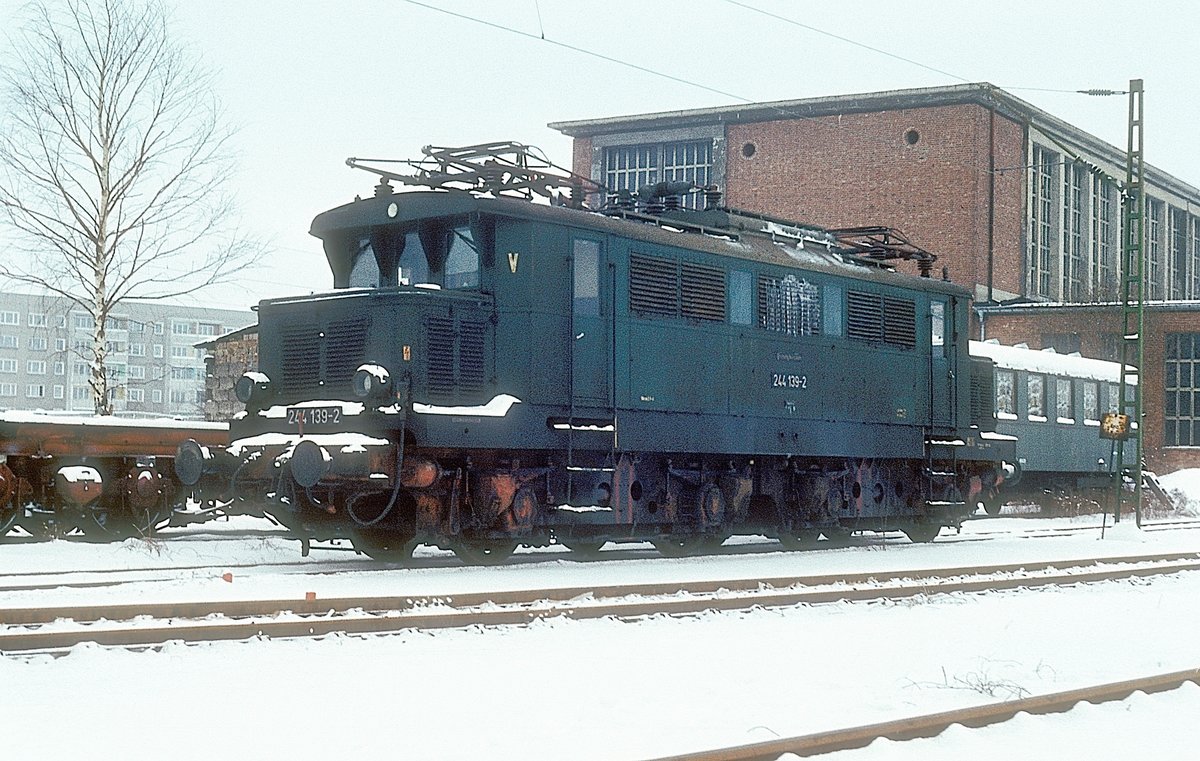 244 139  Dessau  11.02.83