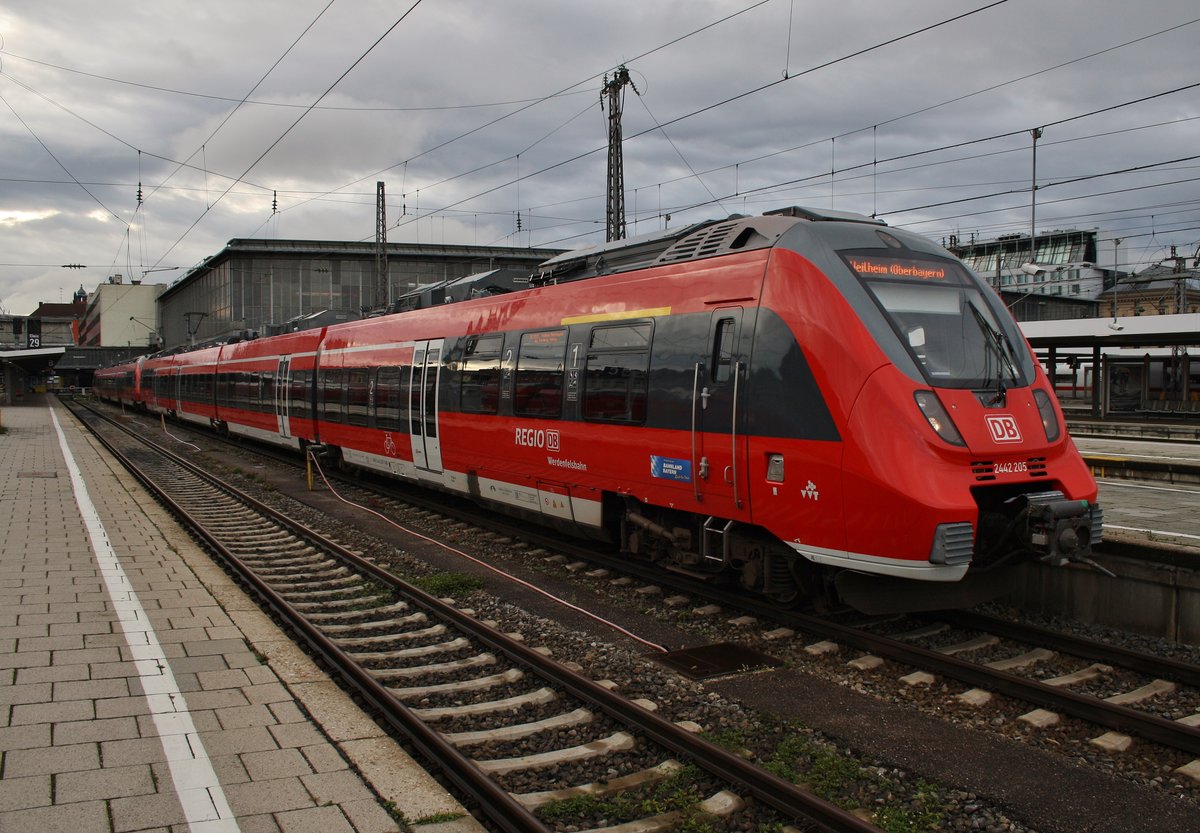 2442 205-7 steht am 16.8.2017 als RB59611 nach Weilheim(Oberbay) im Münchener Hauptbahnhof.