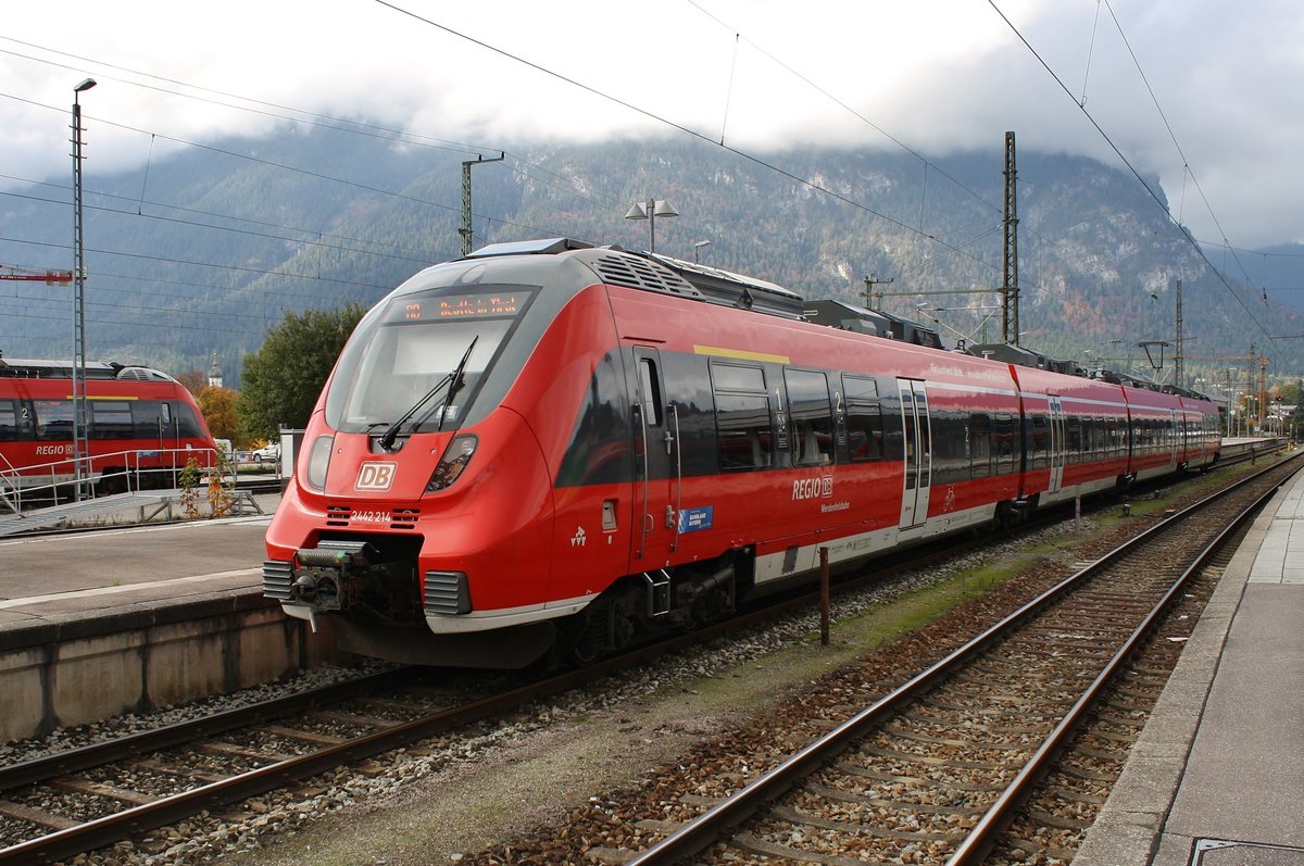 2442 214-9 fährt am 19.10.2019 als RB5541 von Lermoos in Garmisch-Partenkirchen ein. 