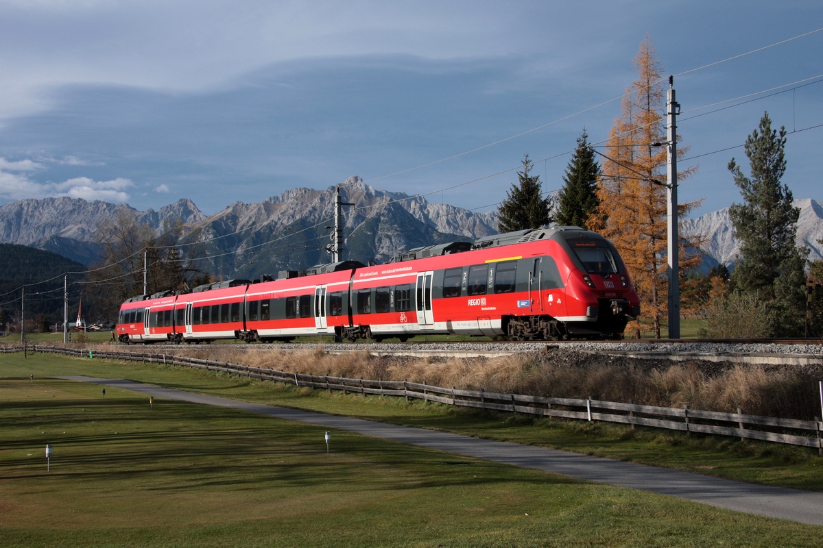 2442 224/724 als REX nach Innsbruck am Golfplatz von Seefeld am 31.10.2018