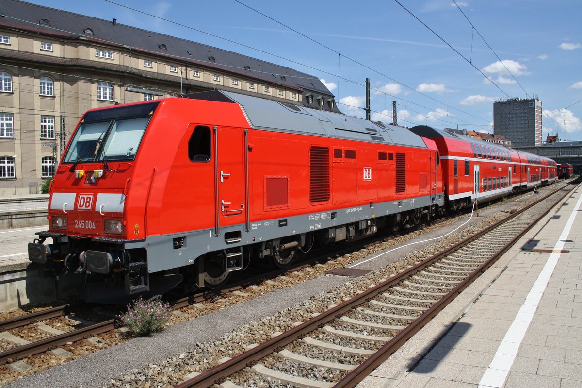 245 004 verlässt am 15.8.2017 mit dem RE57502 nach Füssen den Münchener Hauptbahnhof.
