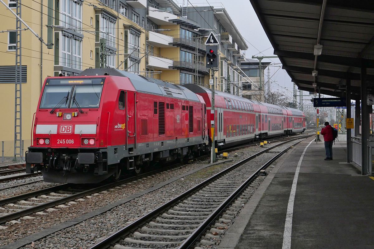 245 006 auf Rangierfahrt im Friedrichshafener Stadtbahnhof (14.12.2021)