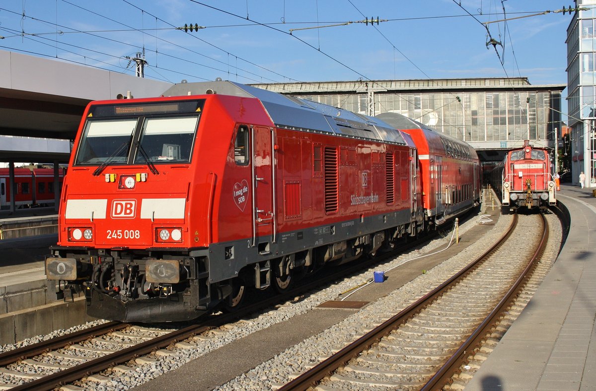 245 008 schiebt am 14.8.2017 die RB27052 von Mühldorf(Oberbay) in den Münchener Hauptbahnhof.