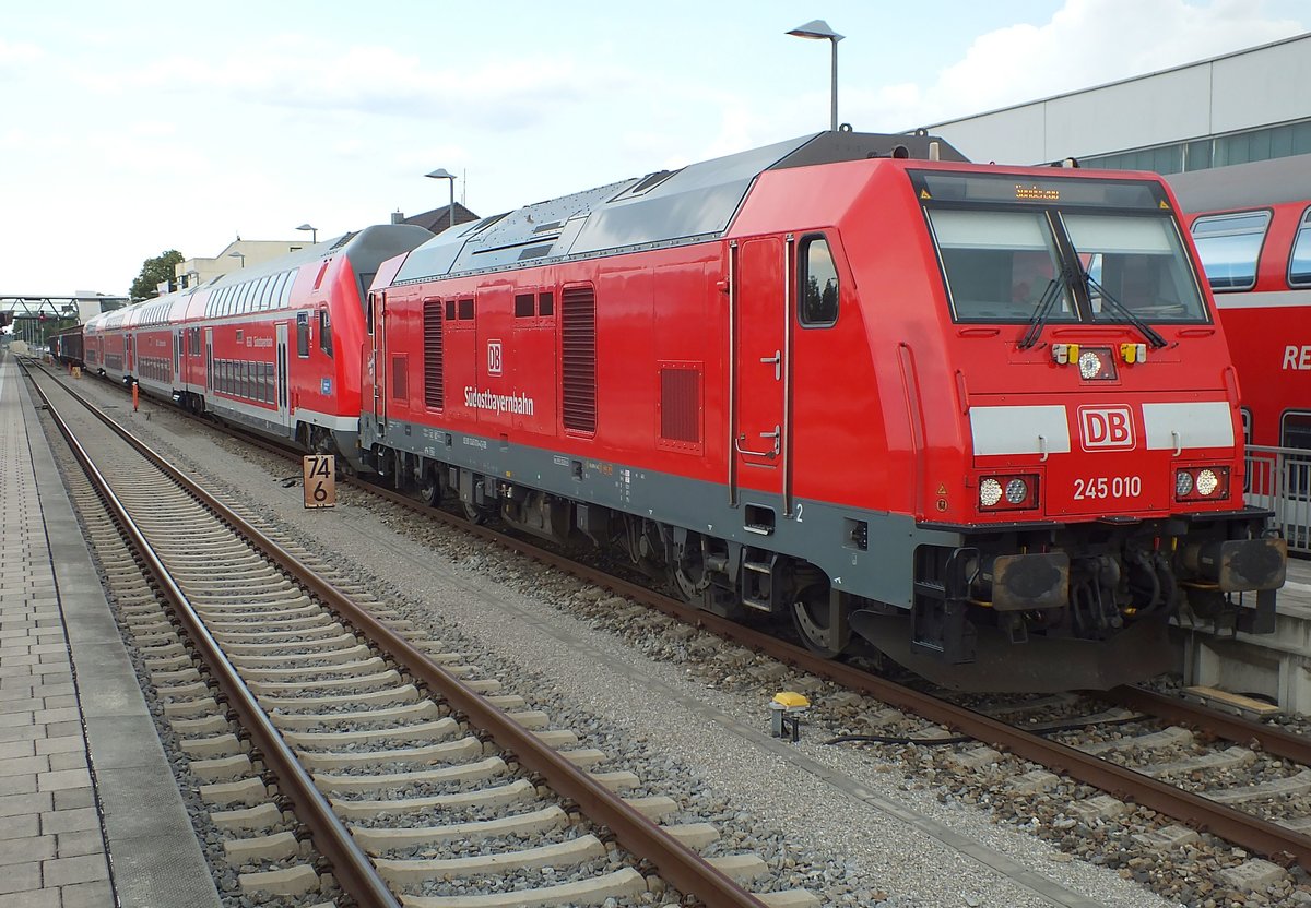 245 010 mit 'BR-Radlzug' am 28.07.18 in Mühldorf.