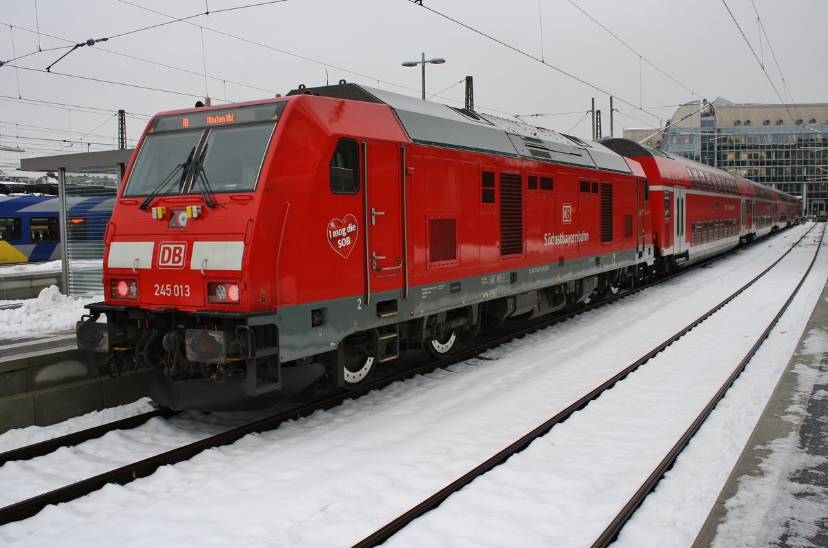 245 013 steht am 7.1.2019 mit der RB27032 von Mühldorf(Oberbay) im Münchener Hauptbahnhof.