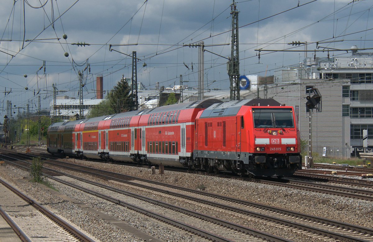 245 015 am 28.04.16 am Münchner Heimeranplatz