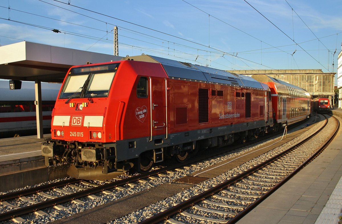 245 015 schiebt am 14.8.2017 die RB27058 von Mühldorf(Oberbay) in den Münchener Hauptbahnhof.