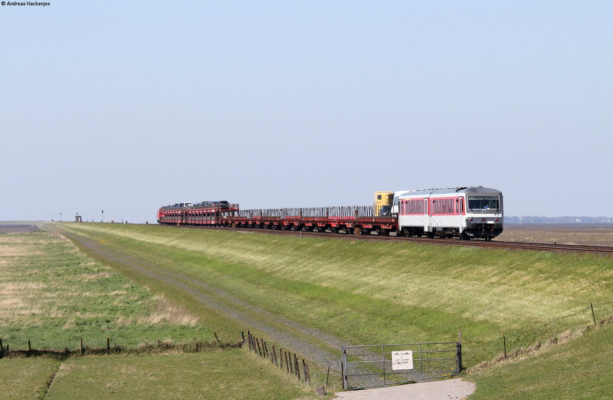 245 02* und 628 535-7 mit dem AS 1424 (Niebüll-Westerland) am Hindenburgdamm 8.5.16