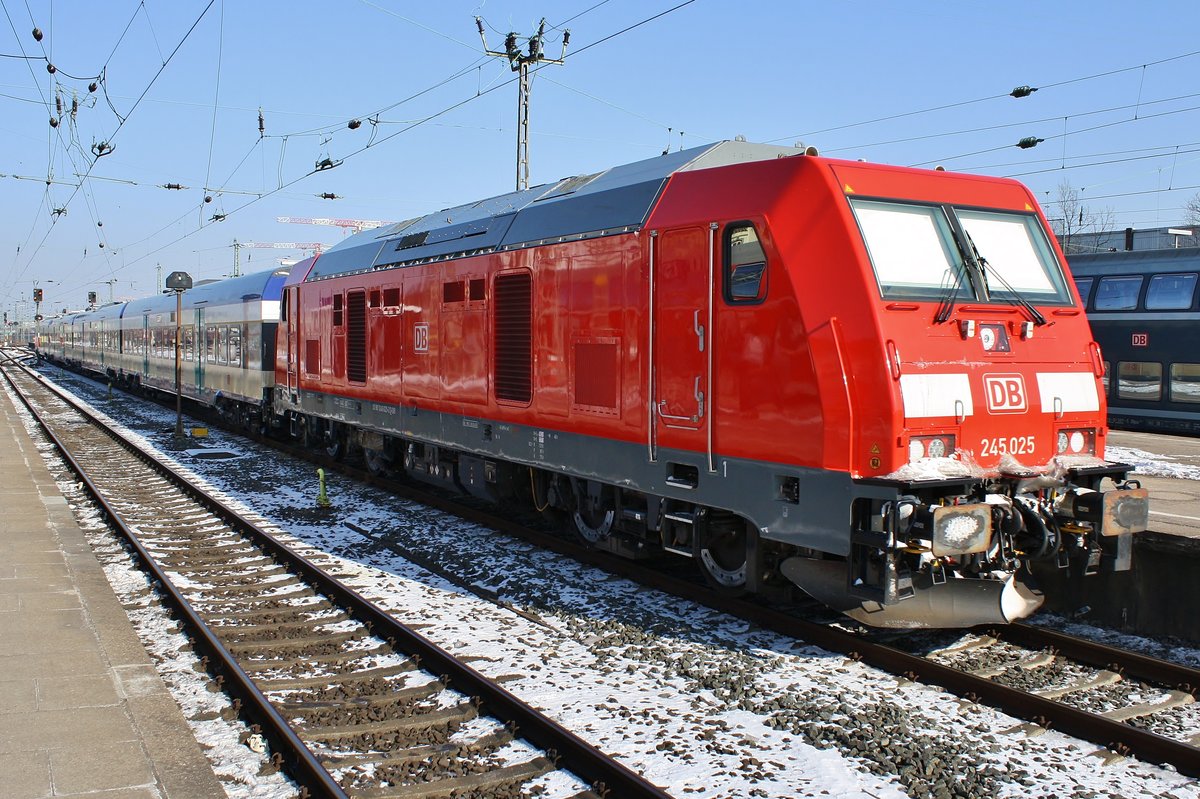 245 025 fährt am 3.3.2018 mit dem RE6 (RE11014) nach Westerland(Sylt) aus Hamburg-Altona aus.