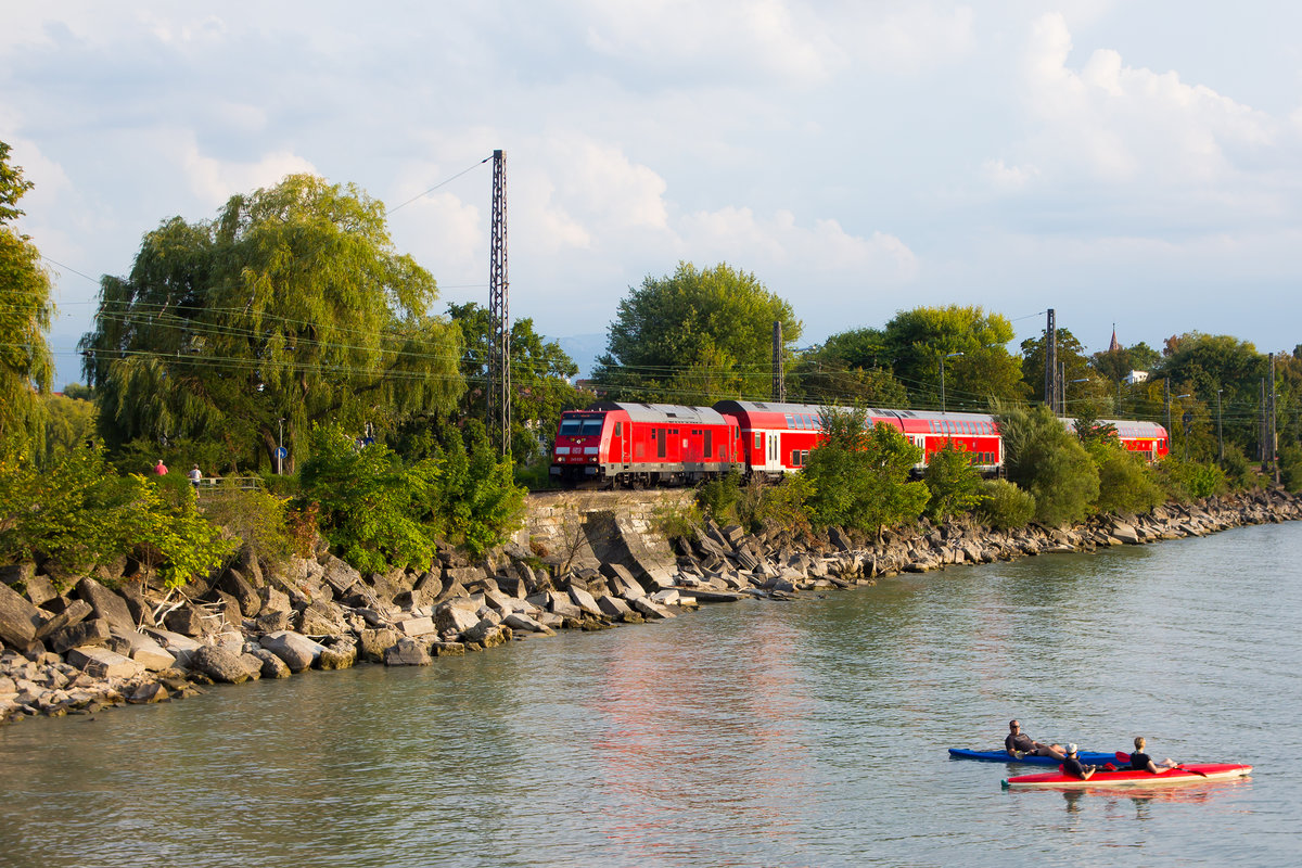 245 035 mit dem IRE nach Stuttgart auf dem Bahndamm Lindau. 21.8.18