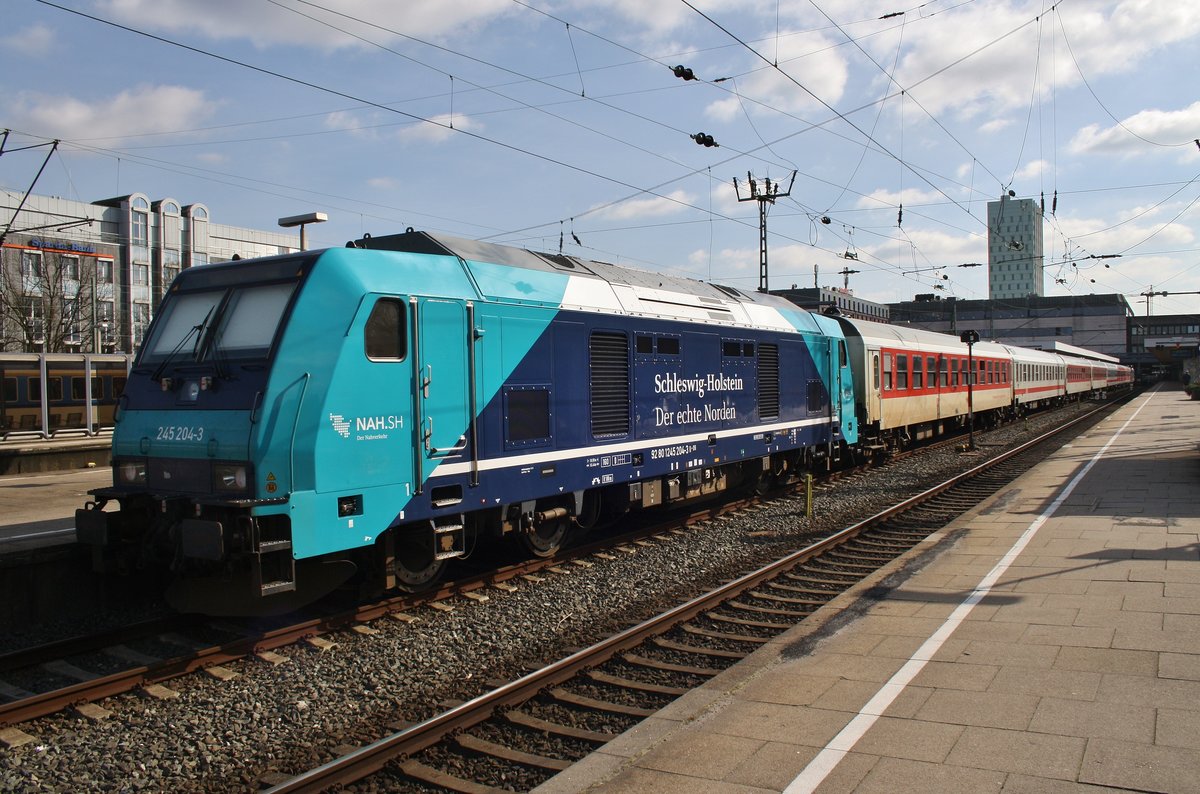 245 204-3 und 245 214-2 (Zugende) stehen am 25.3.2017 mit dem RE6 (RE11021) von Westerland(Sylt) in Hamburg-Altona.