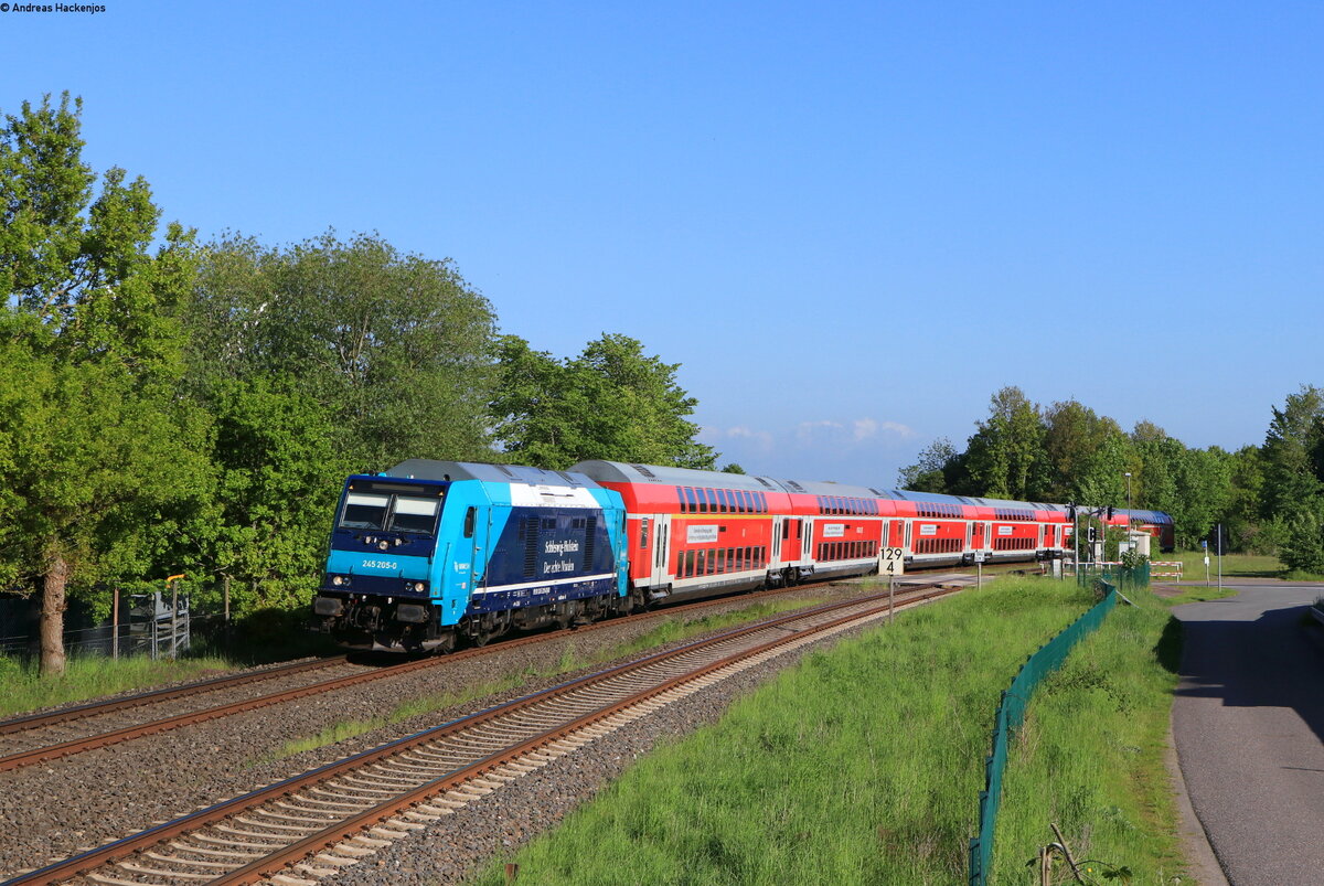 245 205-0 mit dem RE 11024 (Hamburg Altona-Westerland(Sylt)) bei Weddingstedt 30.5.21