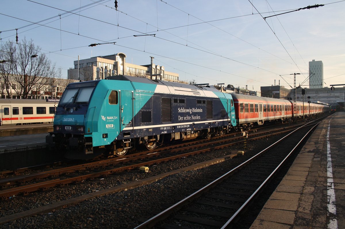 245 209-2 erreicht am Nachmittag des 28.1.2017 mit dem RE6 (RE11023) von Westerland(Sylt) den Bahnhof Hamburg-Altona.