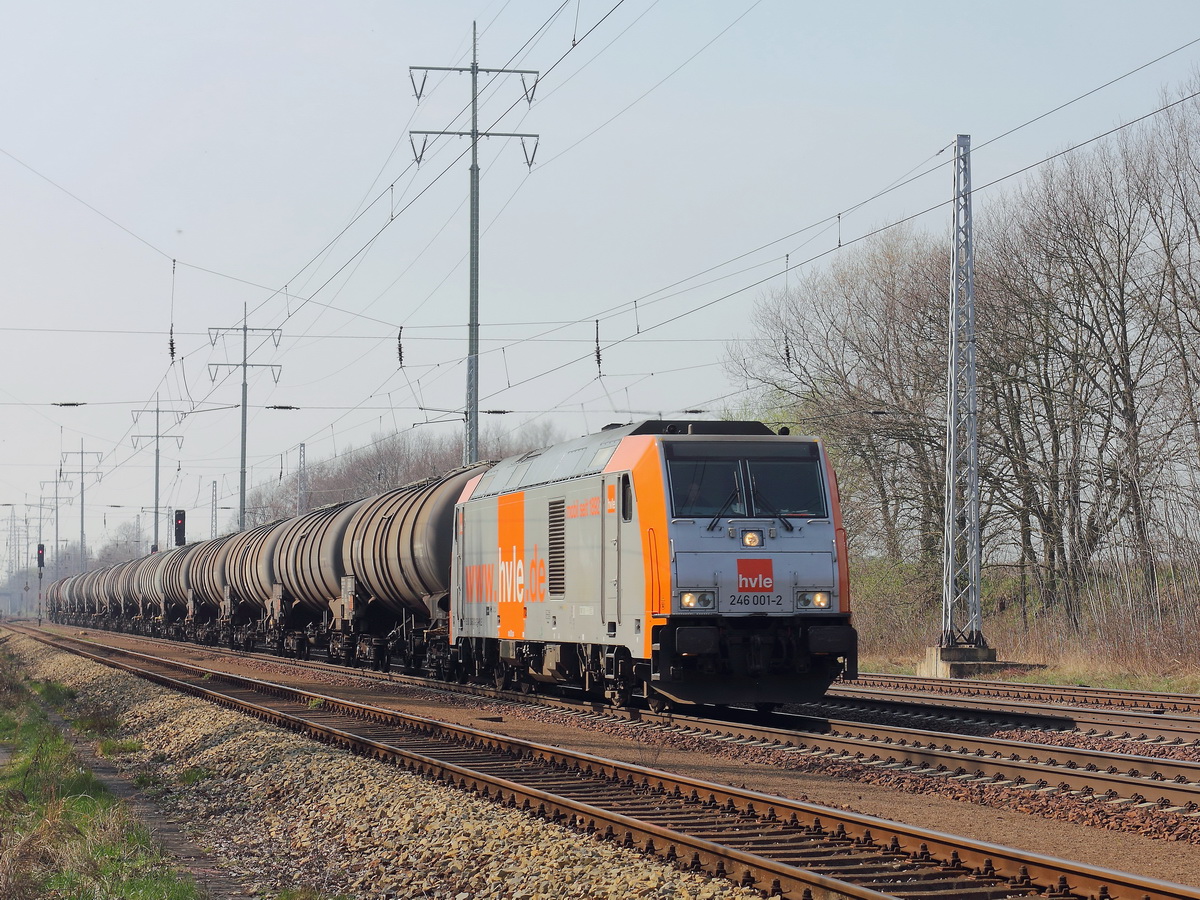 246 001-2 der hvle mit einem Güterzug Kesselwagen am 30. März 2014 auf dem südlichen Berliner Außenring bei Diedersdorf.