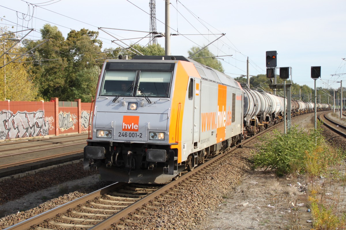 246 001 HVLE mit Kesselwagenzug am 04.10.2013 in Rathenow